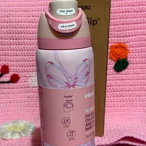 32oz Owala freeSip insulated stainless steel water bottle